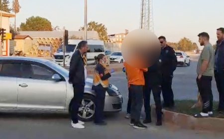 Döşemealtı Kavşağında Otomobilinde Kendinden Geçen Sürücü Hastaneye Kaldırıldı