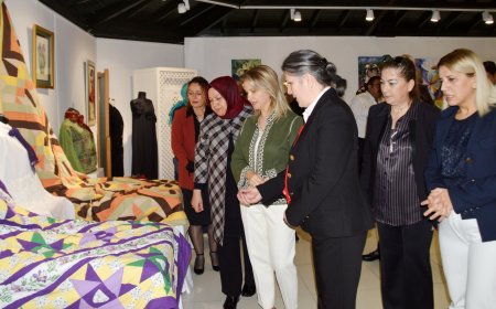 Antalya'da Kadın Kursiyerlerin El Emeği, Göz Nuru Eserleri Sergiye Çıktı