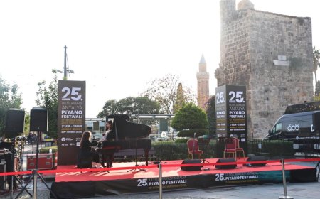 25. Uluslararası Antalya Piyano Festivali "Sokakta Müzik Ziyafeti" ile Başladı