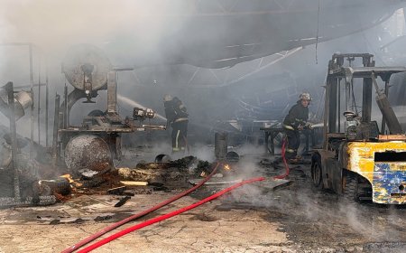 Kepez'de Ahşap Presleme İşlerinin Yapıldığı Atölye Yangında Kullanılamaz Hale Geldi