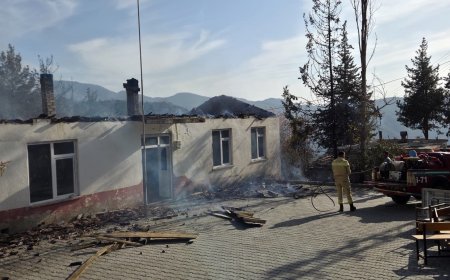 Gazipaşa'da Eski Okul Binasında Yangın Çıktı