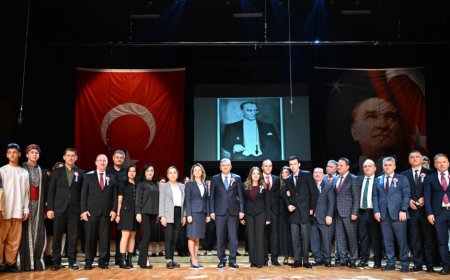 Antalya'da 24 Kasım Öğretmenler Günü Coşkuyla Kutlandı: Öğretmenlere Vefa ve Saygı Vurgusu