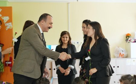 Konyaaltı Belediye Başkanı Kotan'dan Öğretmenlere Karanfilli 24 Kasım Kutlaması