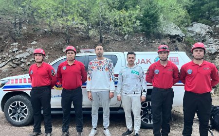 Konyaaltı Sivridağ'da Kaybolan 2 Genç, 15 Saatlik Arama Sonucunda JAK Timleri Tarafından Kurtarıldı