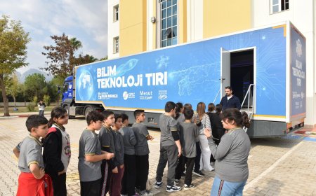 Kepez'in Bilim Tırı, 'Kırsaldan Başlayan Bilim Yolculuğu'nu Duraliler'den Başlattı