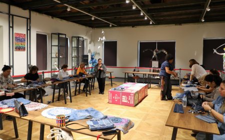 Antalya Büyükşehir Belediyesi Atölyelerinde 'İleri Dönüşüm' Rüzgarı: Eski Kıyafetler Değerleniyor