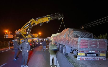 Alanya D-400 Karayolu'nda Korkutan Kaza: Kontrolden Çıkan Yolcu Otobüsü Tırla Çarpıştı, 7 Yaralı