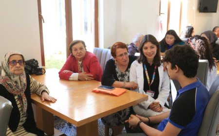 Kepez Huzurevi'nde Kuşaklararası Dayanışma: Dans ve Müzikle Renkli Buluşma