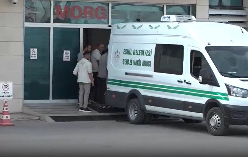 ANTALYA'nın Kemer ilçesinde bariyere çarpan motosikletin sürücüsü Muhammed Dölek (27) hayatını kaybetti.