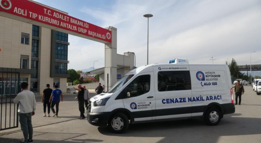 Antalya'da Feci Kaza: Kafa Kafaya Çarpışmada 36 Yaşındaki Genç Hayatını Kaybetti