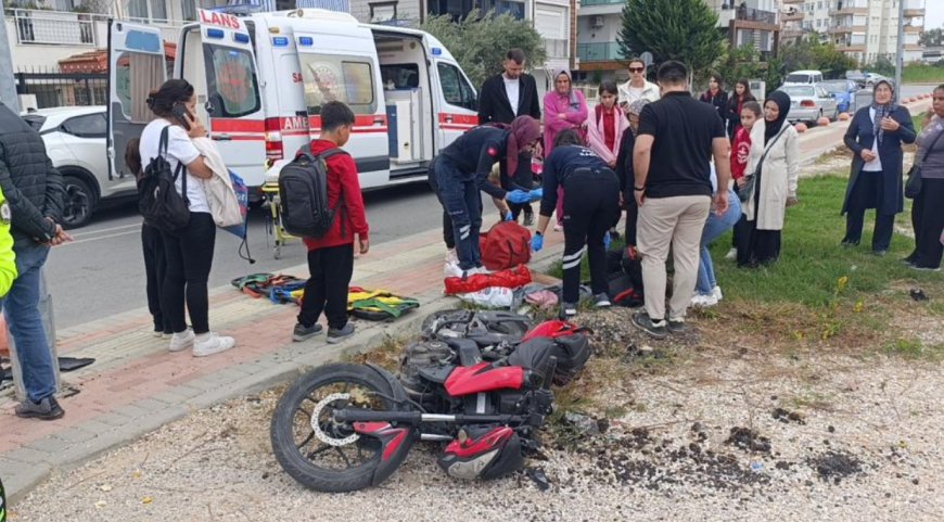 Manavgat'ta Otomobil ve Motosiklet Çarpıştı: İki Sürücü Yaralandı
