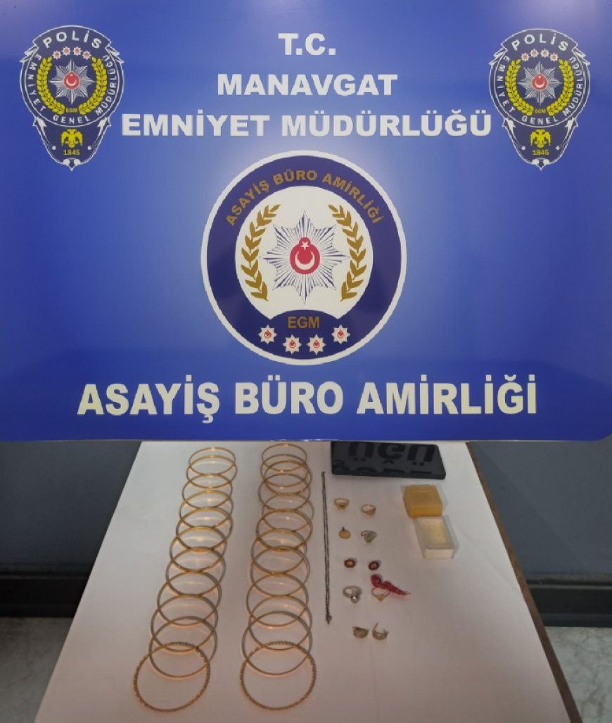 Polis, 'Kendisini Polis Olarak Tanıtan' Şebekeyi Bursa'da Çökertti: 28 Parça Altın Ele Geçirildi