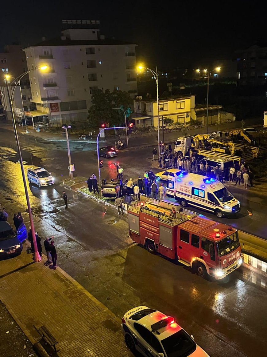 Döşemealtı'nda Kazanın Şok Görüntüleri: Kavşakta Takla Atan Araçtan Yaralı Kurtarıldı.