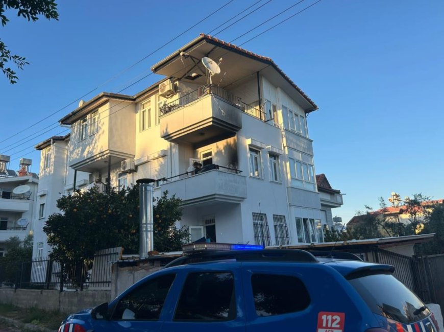 Manavgat'ta Yangın Paniği: Söndürülmeden Bırakılan Mangal Balkonu Yaktı!