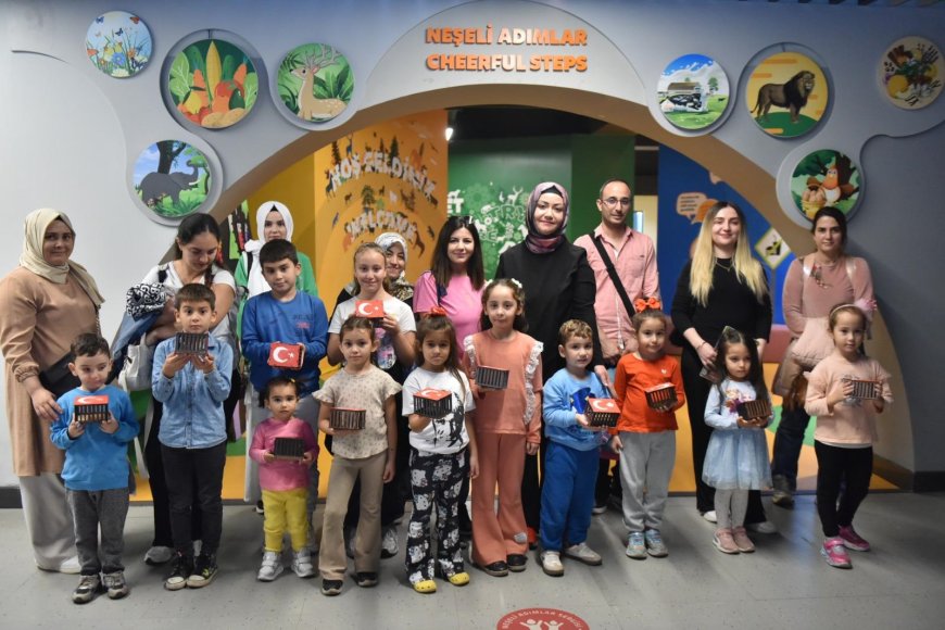 Kepez Bilim Merkezi'nde Çocuklardan Atatürk'e Sevgi İzi