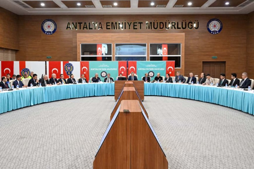 Antalya'da Kış Tedbirleri Planlandı: AFAD, Emniyet, Jandarma ve Büyükşehir Ekipleri Hazır Olacak
