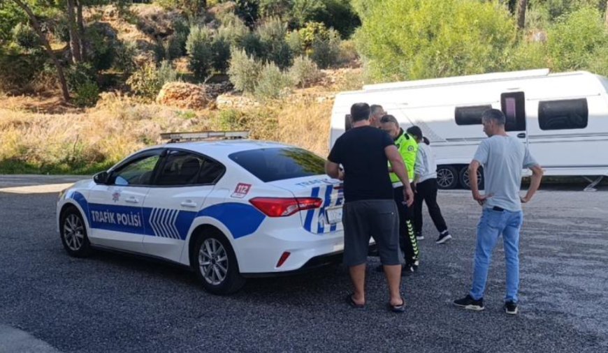 Manavgat'ta  Kaza: Çarpmanın Etkisiyle Düşen 9 Aylık Bebek Hastaneye Kaldırıldı