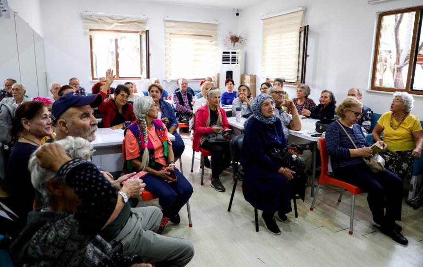 Teknolojide Yaş Sınırı Kalktı: Aktif Yaşlı Merkezi'nden Mobil Bankacılık ve e-Devlet Eğitimi