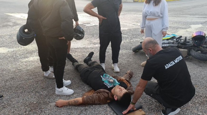 Kaskı Hayatını Kurtardı: Manavgat’ta Motosikletli 25 Metre Sürüklendi!