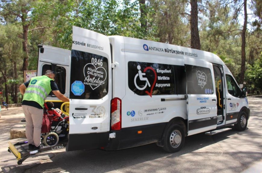 Büyükşehir'in 'Engelsiz Hizmet Aracı' Engelli Bireylerin Hayatını Kolaylaştırıyor!
