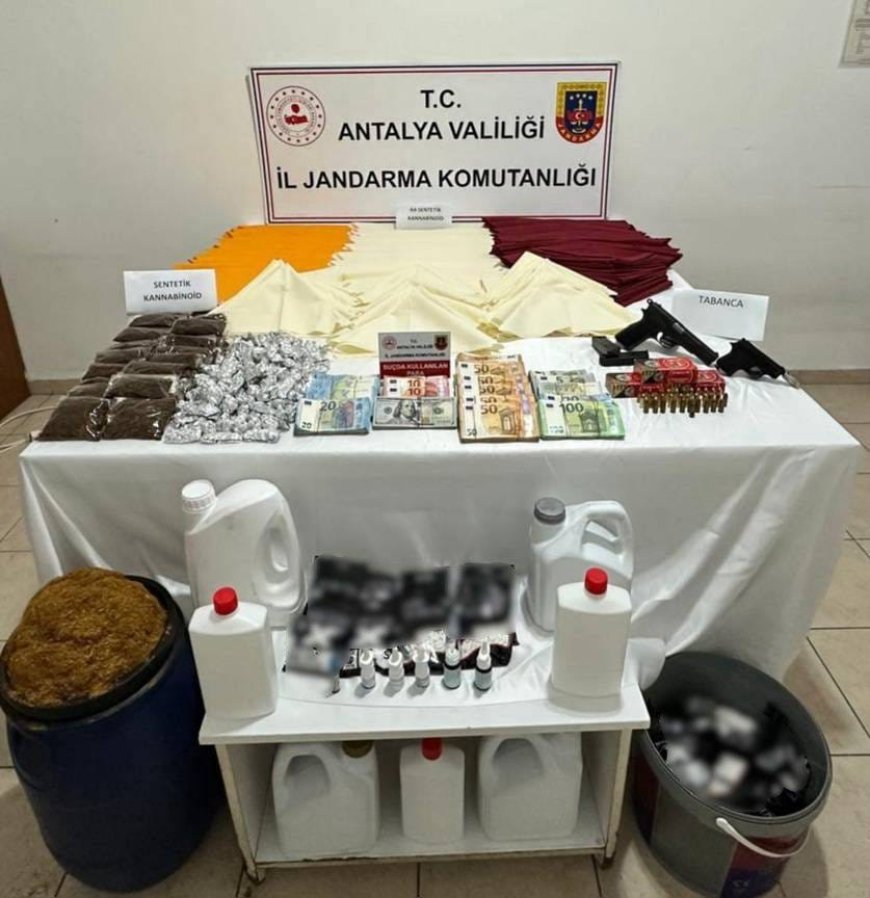 ALANYA’DA YILIN UYUŞTURUCU OPERASYONU: 25 KG SENTETİK UYUŞTURUCU VE YÜKLÜ MİKTARDA PARA ELE GEÇİRİLDİ
