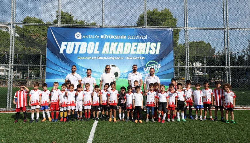 Büyükşehir'den Geleceğin Yıldızlarına Tam Destek: Futbol Akademisi Ücretsiz Eğitimlerine Devam Ediyor!