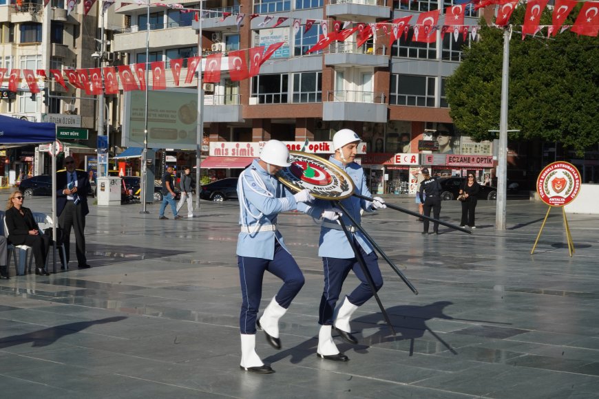 KUZEY Kıbrıs Türk Cumhuriyeti'nin (KKTC) 42'nci kuruluş yıl dönümü, Antalya'da törenle kutlandı.