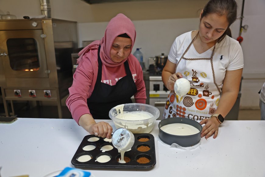 Antalya'da İş ve Meslek Kapısı Açıldı: Binlerce Kişi, MEB Onaylı Sertifika İçin ATASEM Kurslarına Akın Etti.