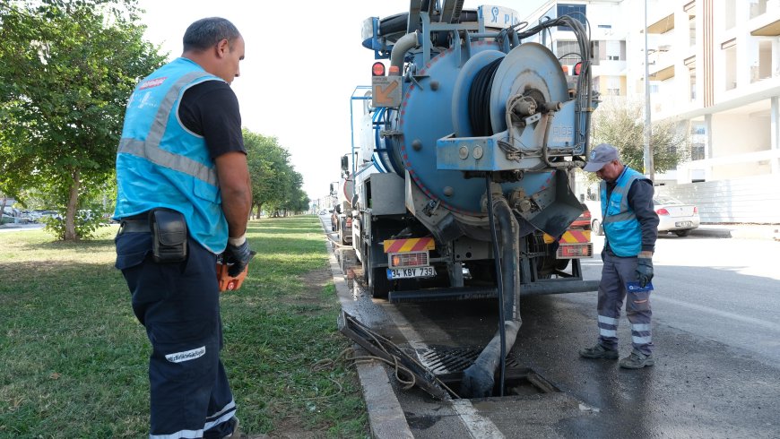 Antalya'da Sel ve Taşkına Karşı Kapsamlı Tedbir: Ana Arterlerdeki Tıkanıklıklar Giderilerek Altyapı Güçlendirildi.