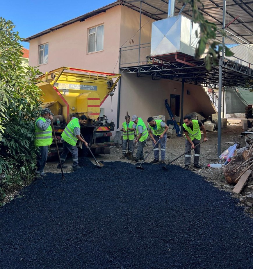 Konyaaltı Belediyesi'nden Vefa Örneği: Şehit Murat Talay'ın Ailesinin Yaşadığı Sokak Sıcak Asfaltla Yenilendi!