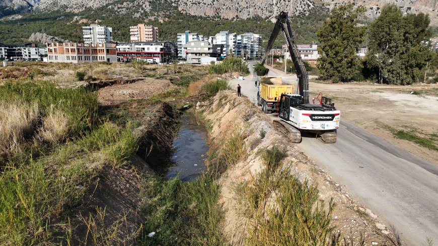ASAT Ekipleri, Güvenli Bir Kış İçin Kanalları Aralıksız Temizliyor
