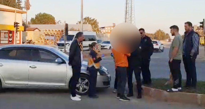 Döşemealtı Kavşağında Otomobilinde Kendinden Geçen Sürücü Hastaneye Kaldırıldı