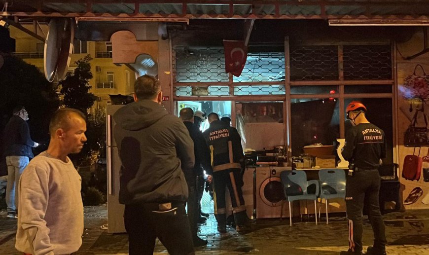ANTALYA'nın Alanya ilçesinde beyaz eşya tamirhanesinde çıkan yangın itfaiyenin müdahalesiyle söndürüldü.