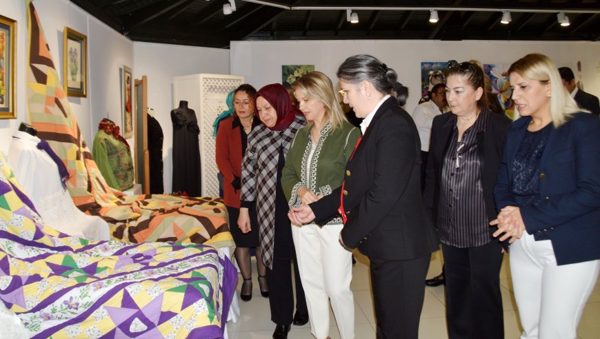 Antalya'da Kadın Kursiyerlerin El Emeği, Göz Nuru Eserleri Sergiye Çıktı