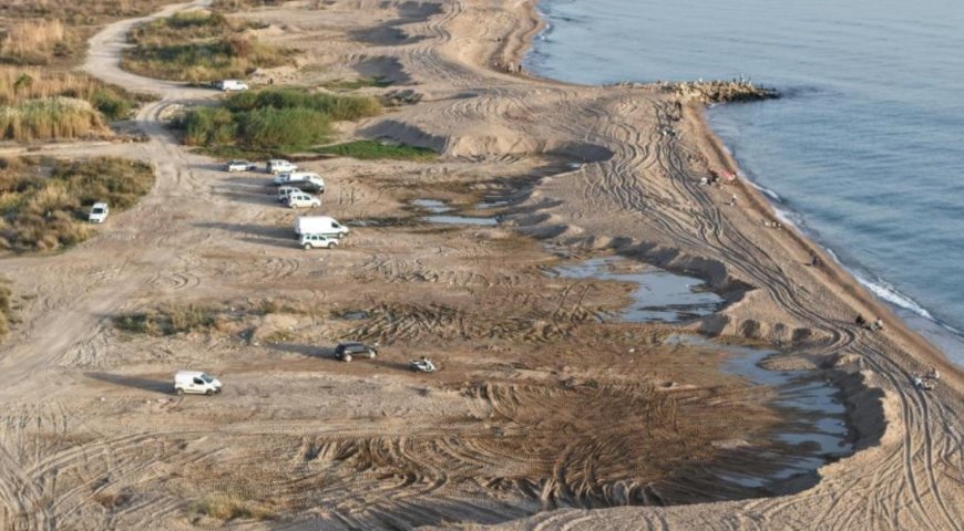 Doğal Dengeyi Bozan Kum Hırsızları Yakalandı: Manavgat Sahilleri Adeta Kum Ocağına Döndü
