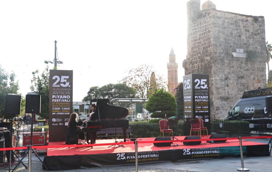 25. Uluslararası Antalya Piyano Festivali "Sokakta Müzik Ziyafeti" ile Başladı
