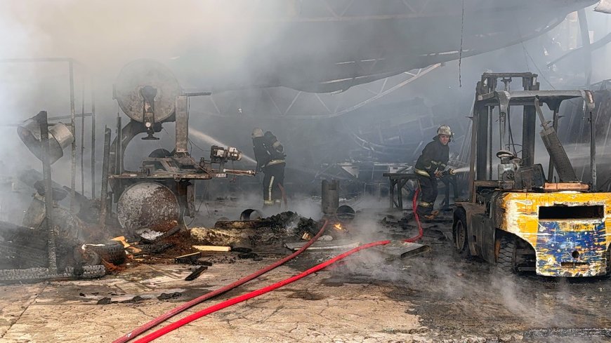 Kepez'de Ahşap Presleme İşlerinin Yapıldığı Atölye Yangında Kullanılamaz Hale Geldi