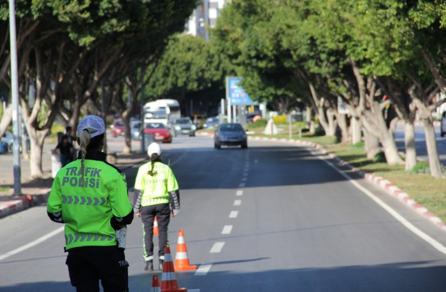 Antalya Trafiğinde Sıkı Denetim: 1 Haftada 68 Bin Sürücü Kontrol Edildi