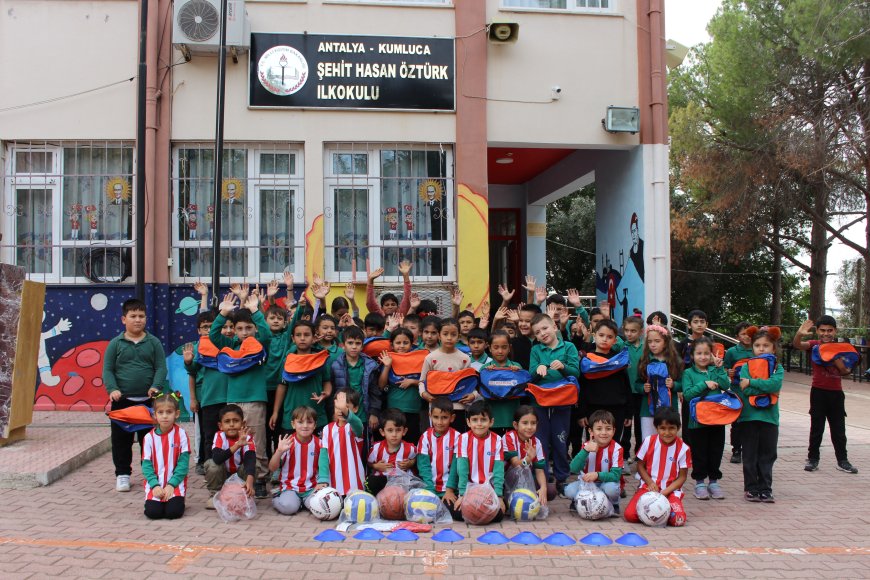 Antalya Büyükşehir Belediyesi'nden 19 İlçedeki Okullara Kapsamlı Spor Malzemesi Desteği