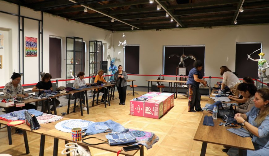 Antalya Büyükşehir Belediyesi Atölyelerinde 'İleri Dönüşüm' Rüzgarı: Eski Kıyafetler Değerleniyor