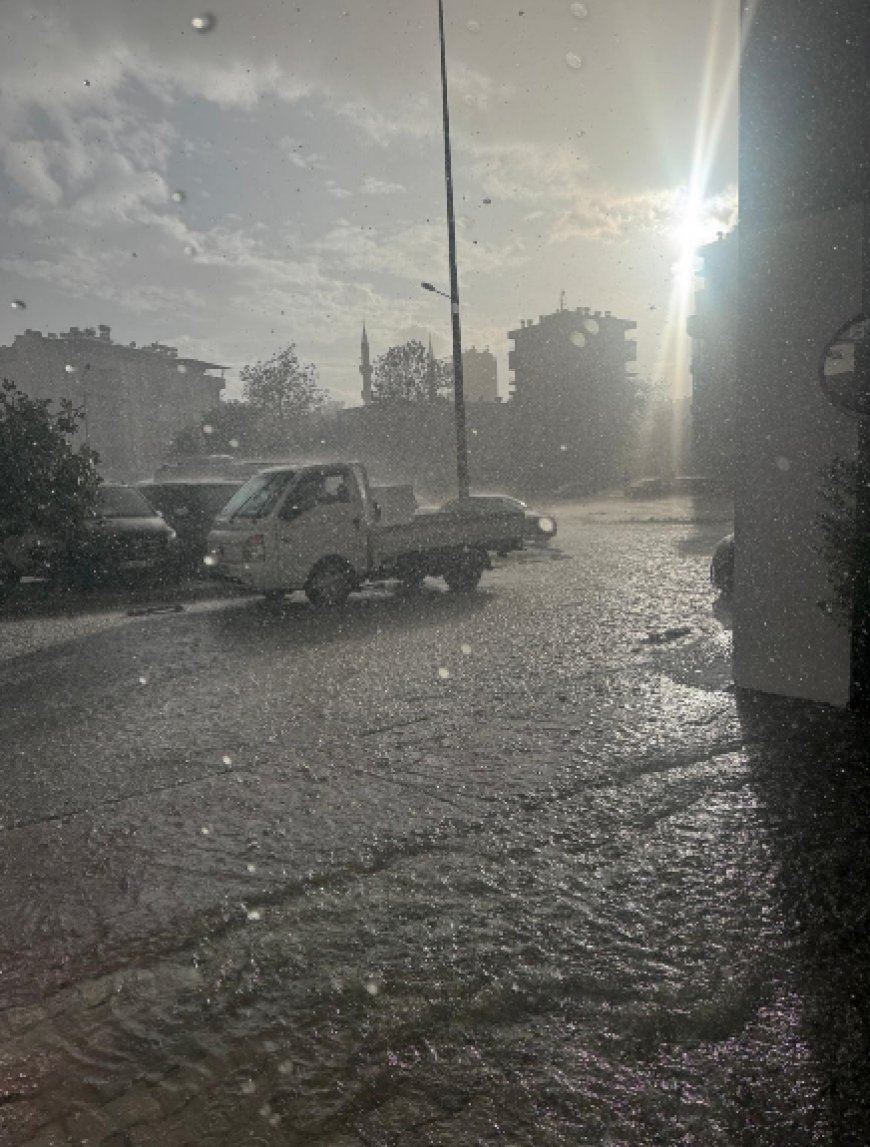 Antalya'da Kısa Süreli Felç: Sağanak ve Dolu Hayatı Durdurdu
