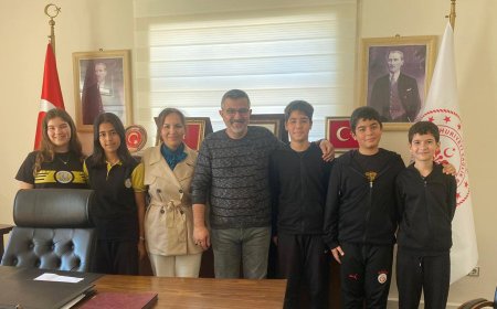 En Güzel Öğretmenler Günü Hediyesi: Öğrencilerden Hastaneye Tıbbi Cihaz Bağışı