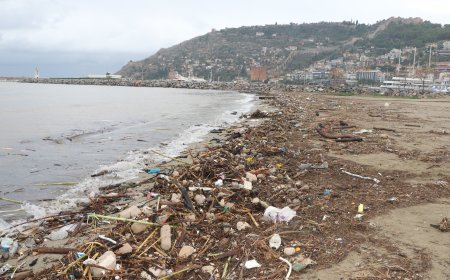 Alanya'da Çevre Faciası: Dereler Çöp Taşıdı, Plajlar Atık Yığını Oldu