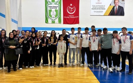 Manavgat Eğitiminde Örnek Başarı: Okul Müdürü, Mezun Olduğu Okulun Zaferini Taçlandırdı