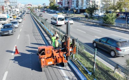 Antalya Büyükşehir'den Gazi Bulvarı'nda Kritik Güvenlik Hamlesi: 13 Bin Metre Otokorkuluk Yapılıyor