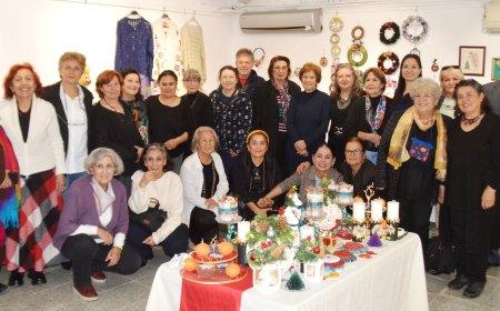 ANTALYALI kadın sanatçılar, yeni yıl hediyesi olarak çalıştıkları el emeği göz nuru üretimlerini sergiledi