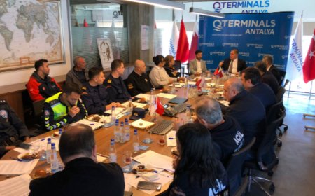 Antalya Limanı'nda "Halk Sağlığı Acil Durum Tatbikatı" Başarıyla Gerçekleştirildi