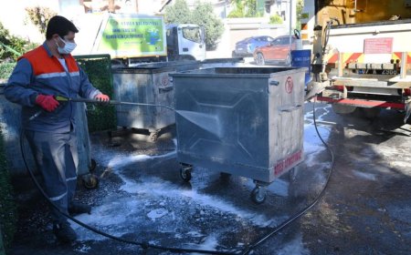 Kemer’de Hijyen Seferberliği: 3 Bin 200 Konteyner Sıcak ve İlaçlı Suyla Yıkanıyor