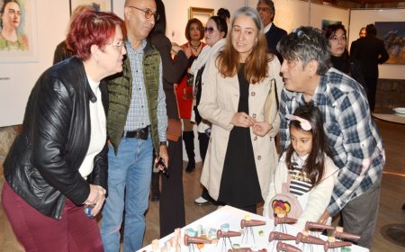 'Kök'ten Kök'e' Sanat Yolculuğu: Akdeniz Üniversitesi'nde Göç ve Uyum Sergisi