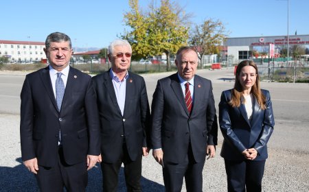 CHP Heyeti Döşemealtı Cezaevi Önünde İsyan Etti